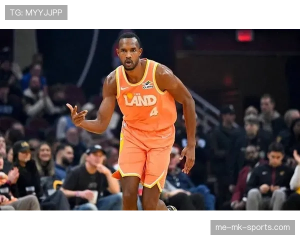 埃文·莫布里内线高效挡拆拉开空间提升球队关键得分能力